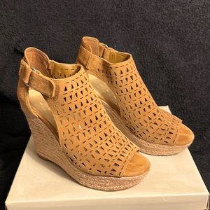 EUC - Marc Fisher Helina Wedge Sandal